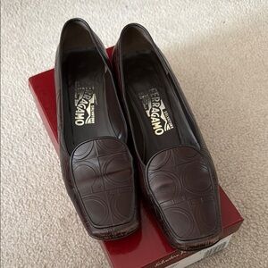 Women’s Salvatore Ferragamo Brown Leather Low Heeled Loafers size 8.5